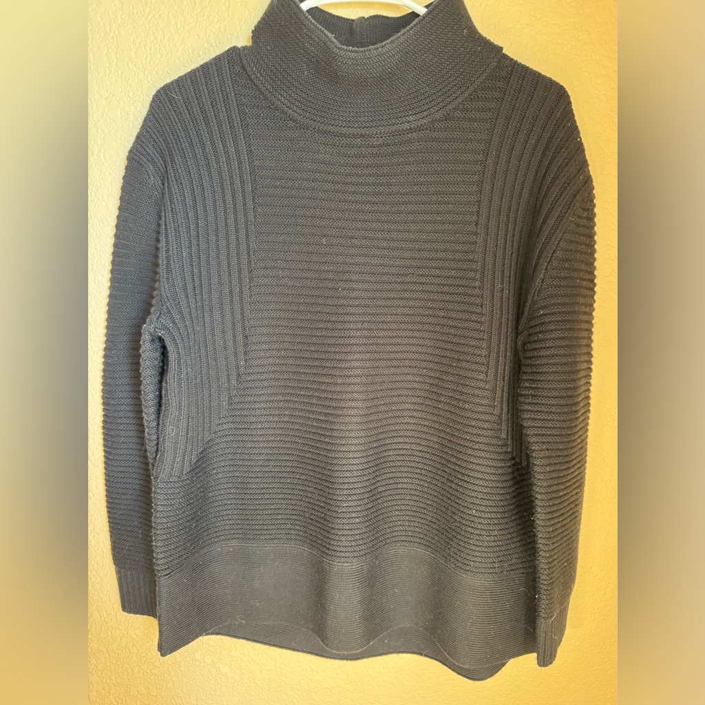 Women’s Athleta 100% Merino Wool Funnel Neck Knit Sweater Size Small